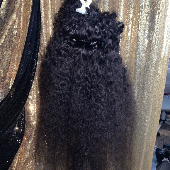 COIF’D BRUSH - Picture 3 of 4